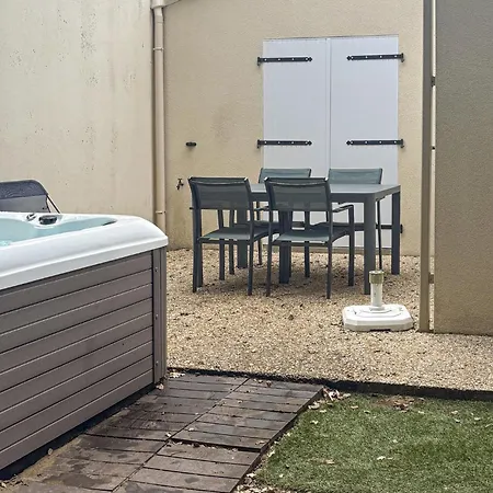 3 Bedroom Amazing In * Jard-sur-Mer